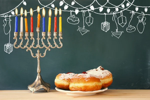 Imagen de la fiesta judía Hanukkah con menorah (Candelabra ) —  Fotos de Stock