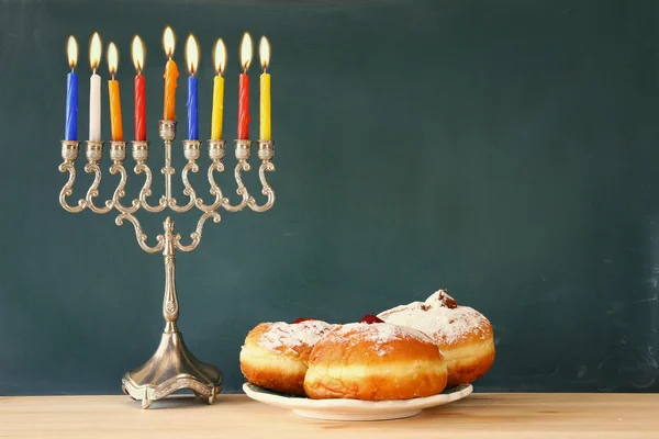 形象的犹太节日光明节与烛台 （烛台) — 图库照片