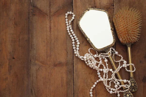 Vista dall'alto immagine di vintage donna oggetti di moda toilette — Foto Stock