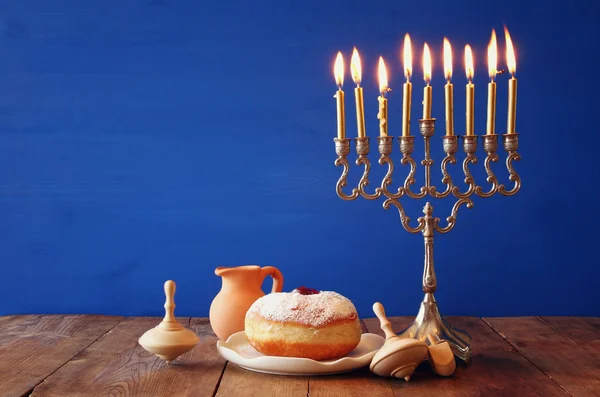 Imagen de fiesta judía Hanukkah con menorah — Foto de Stock