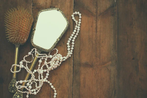 Image de vue du dessus des objets de mode de toilette femme vintage — Photo