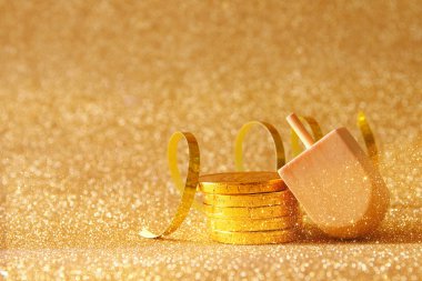 Yahudi bayramı Hanuka ahşap topaç ile