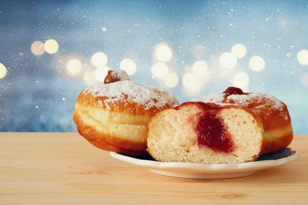 Imagen de fiesta judía Hanukkah con rosquillas —  Fotos de Stock