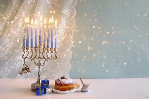 Yahudi tatil Hanukkah menorah ile arka plan — Stok fotoğraf