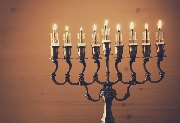 Judiska högtiden Hanukkah bakgrund med menorah — Stockfoto