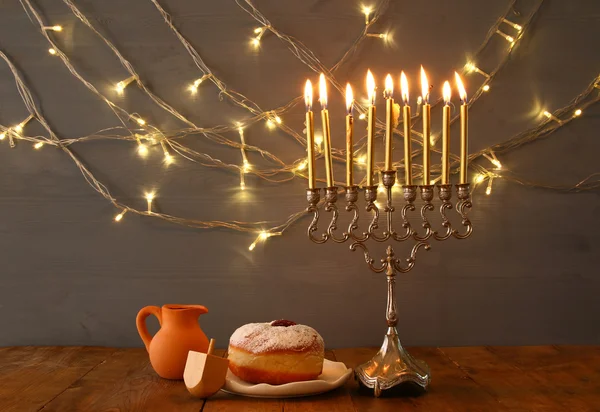 Düşük anahtar görüntü Yahudi bayramı Hanuka — Stok fotoğraf