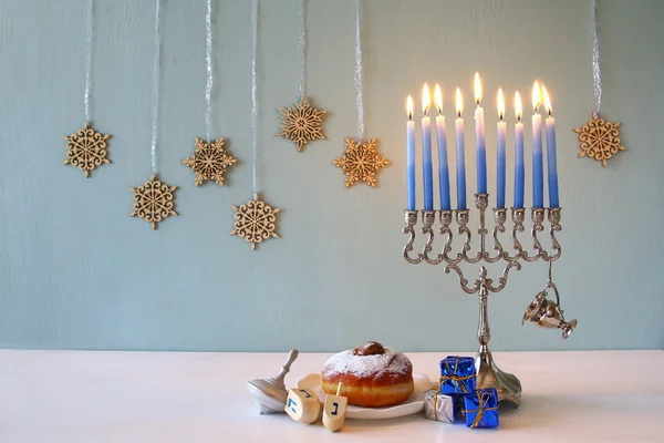 Yahudi tatil Hanukkah menorah ile arka plan — Stok fotoğraf