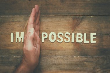 imkansız Word'den Im harflerin arasında duvar