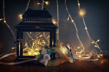 peri ışıkları ve palyaço