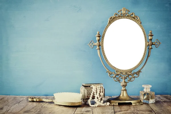 Vieux miroir ovale vintage — Photo