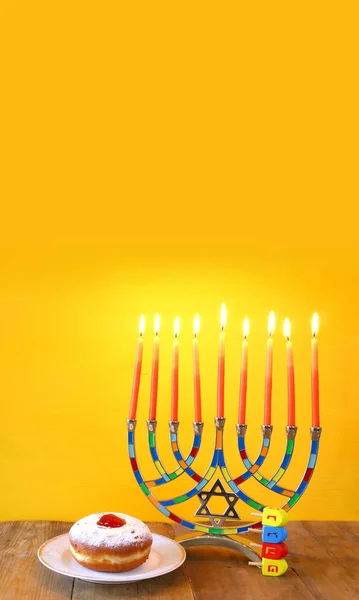 犹太节日光明节与烛台 （传统烛台) — 图库照片