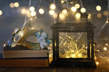 eski fener ve palyaço