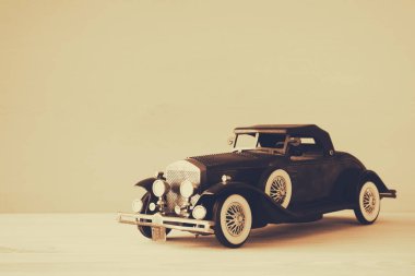 Vintage oyuncak araba 