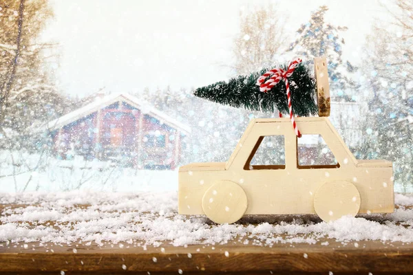 Car carrying a christmas tree — Stock Photo, Image