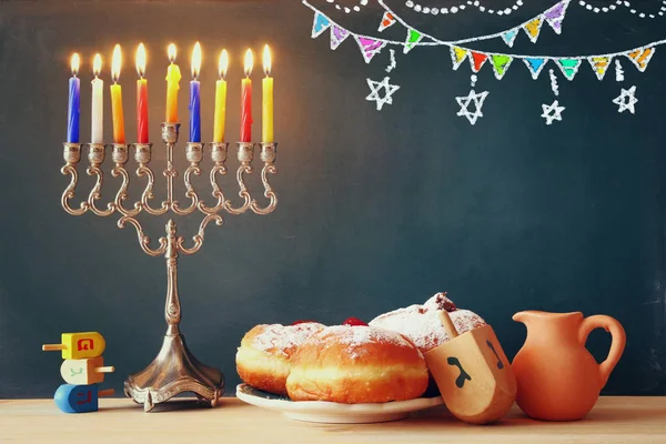Yahudi tatil Hanukkah menorah ile — Stok fotoğraf