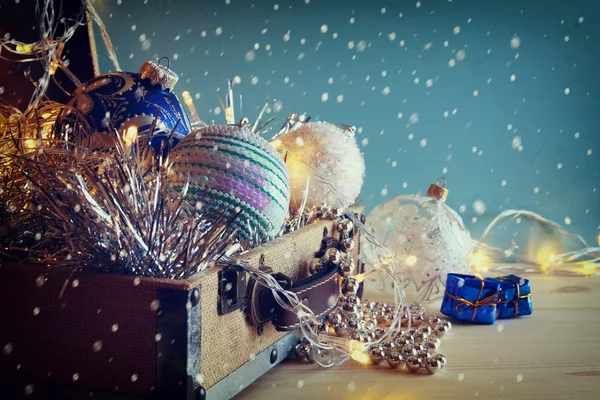 Lågmäld närbild bild av festliga juldekorationer — Stockfoto