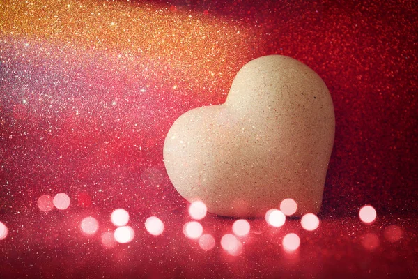 Fondo del día de San Valentín. Corazón sobre fondo brillante — Foto de Stock