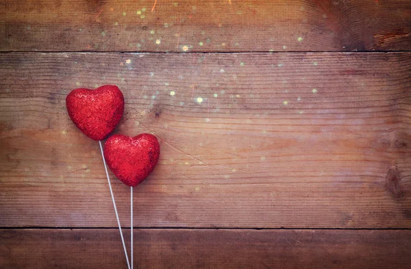 Valentines day background. Couple of red glitter hearts — Stock Photo, Image