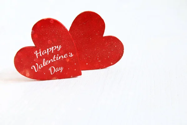 Walentynki-dzień tła. Kilka drewnianych serc — Zdjęcie stockowe