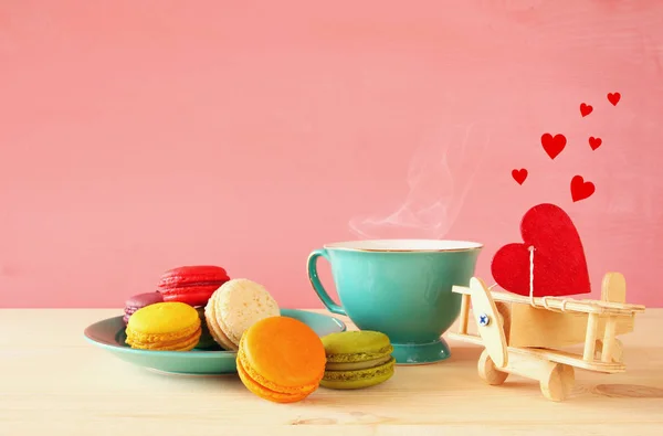 Káva a barevné macaron — Stock fotografie