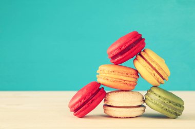 Görüntü renkli macaron veya acıbadem kurabiyesi