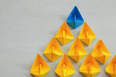 Kağıt tekne ile liderlik kavramı