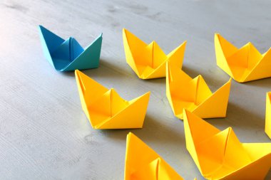 Kağıt tekne ile liderlik kavramı