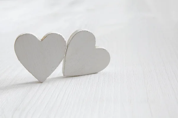 Grijze houten harten — Stockfoto
