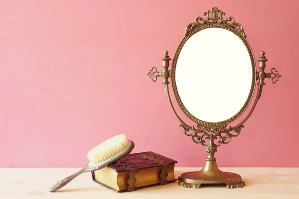 Alter ovaler Spiegel — Stockfoto