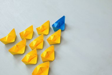 Kağıt tekne ile liderlik kavramı