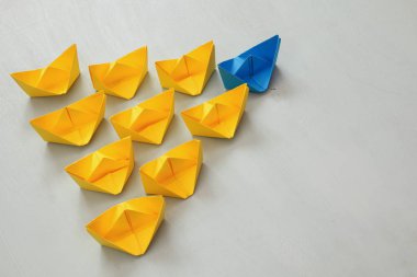 Kağıt tekne ile liderlik kavramı