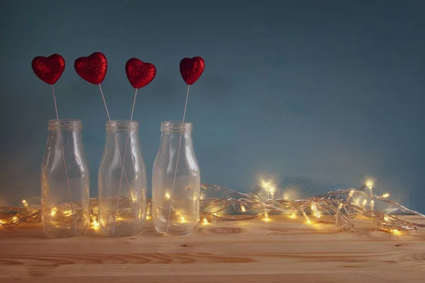 Glitter hjärtan i glasvaser — Stockfoto