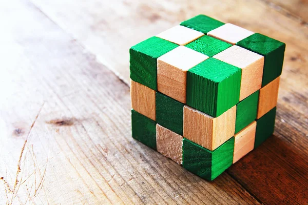 Foto van vierkante houten kubus puzzel — Stockfoto