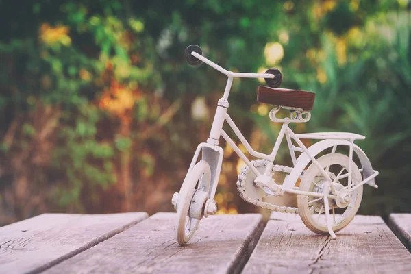 Vintage Bisiklet oyuncak — Stok fotoğraf