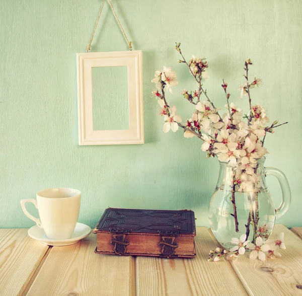 Book, cup of coffee and spring flowers — Stock Photo, Image