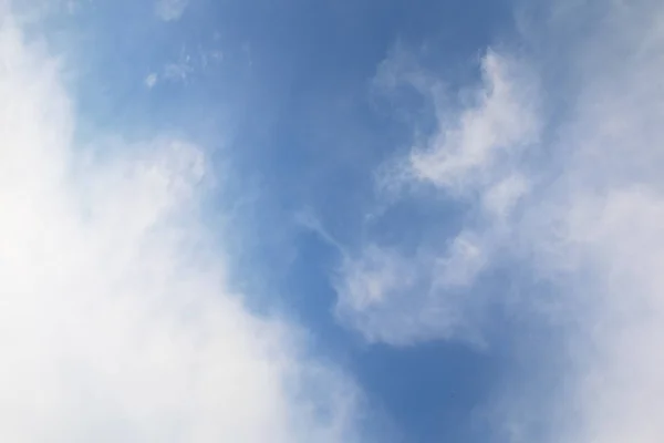 Imagem do céu azul com nuvens — Fotografia de Stock