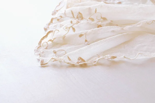Fondo de tela de encaje delicado blanco — Foto de Stock
