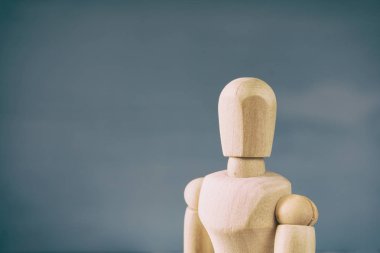 Ahşap şekil bebeği izole