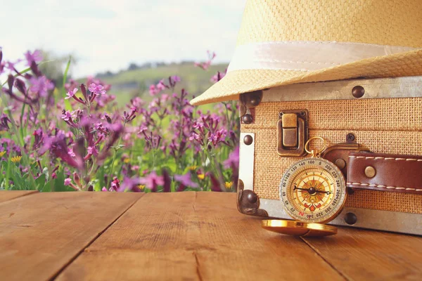 Traveler vintage luggage and compass — Stock Photo, Image