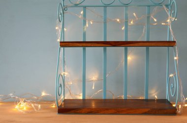 Vintage güzel boş raf görüntüleme ürün reklam için.