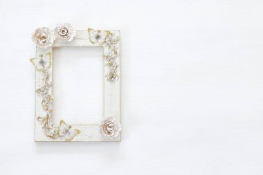 Vintage boş beyaz fotoğraf çerçevesi