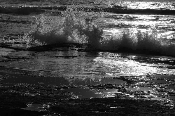 ビーチ、海、黒と白のイメージの背景 — ストック写真