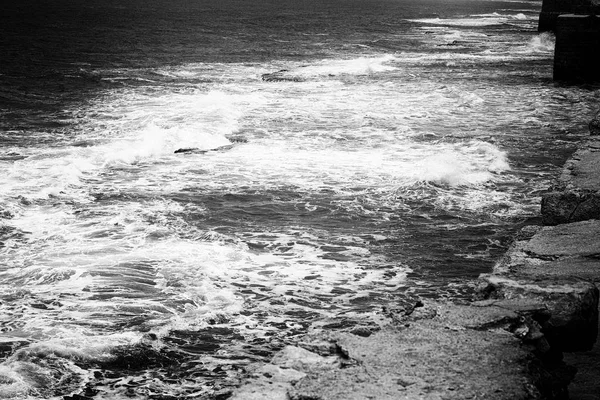 Background of beach and sea, black and white image — Stock Photo, Image