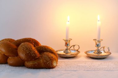 Şabat görüntü. Challah ekmek, Şabat şarap ve tabii