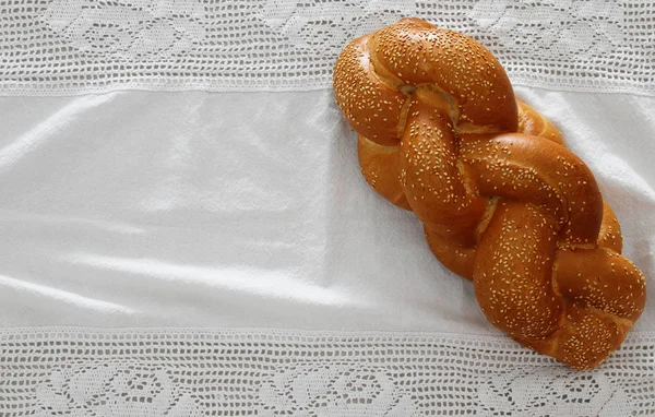 Geleneksel challah ekmeği üst görünümü — Stok fotoğraf