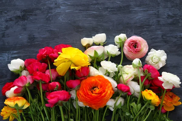 Blick von oben auf schöne Blumenarrangements — Stockfoto