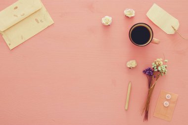 Vintage mockup kahve çiçekli,