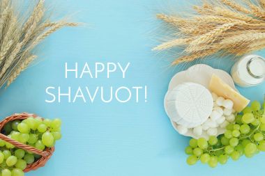 görüntü süt ürünleri ve meyve. Sembolleri Yahudi tatil - Shavuot