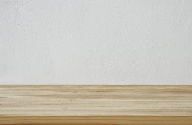 Beyaz duvar doku arka plan önünde boş tablo
