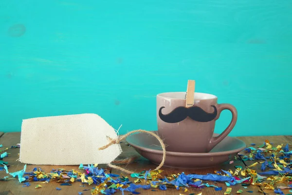Kopp kaffe med mustasch. Fars dag-konceptet — Stockfoto